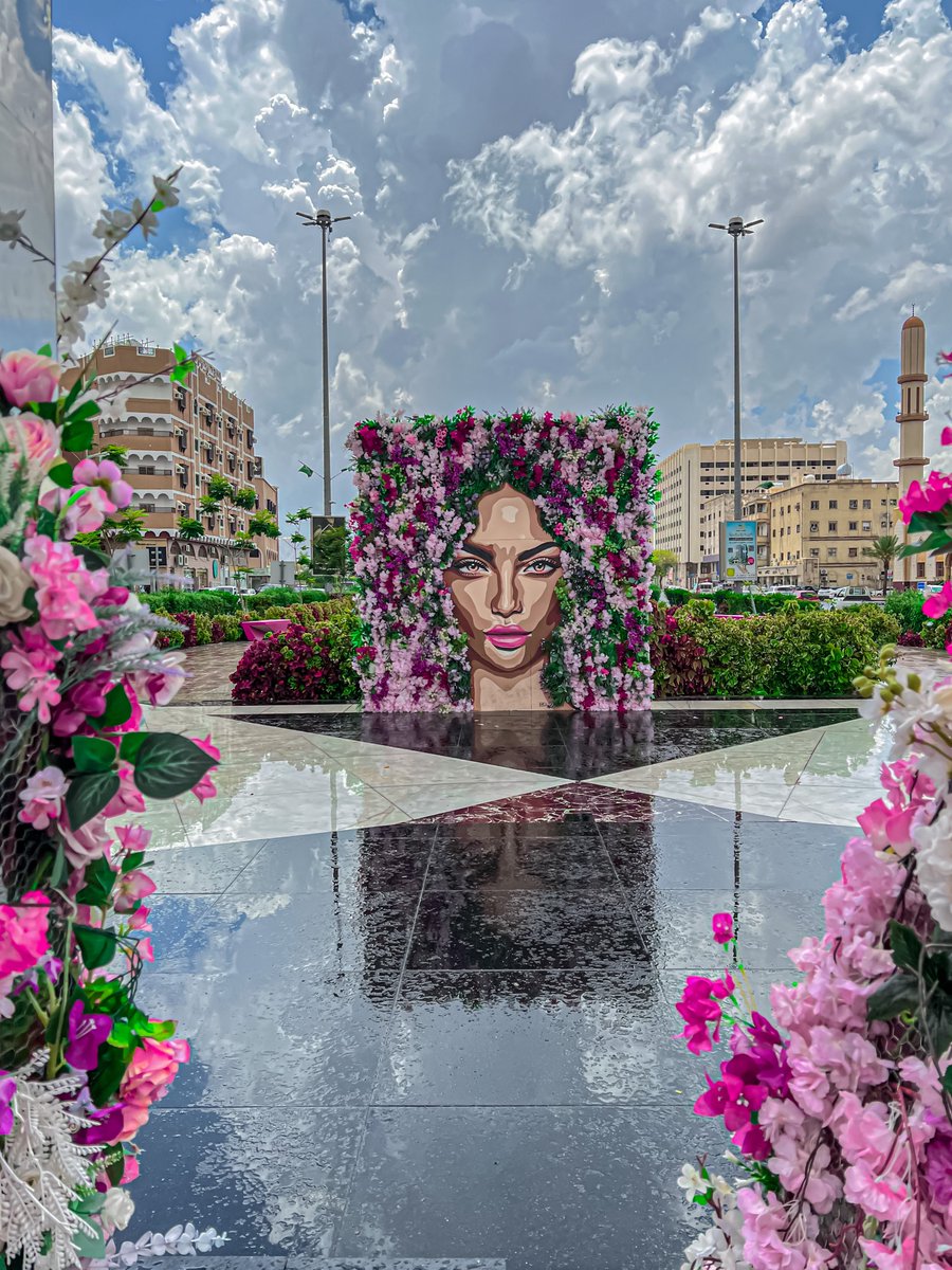 az_____z's tweet image. ياجاني الوَرد من الطائف وبكفُوف الصَّبايا ..