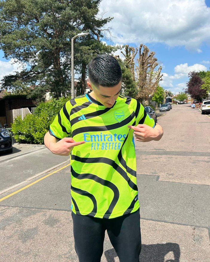 EGTVEgal's tweet photo. Arsenal away kit. This season is not gonna be selling out like last year https://t.co/eN3Syy1fBs