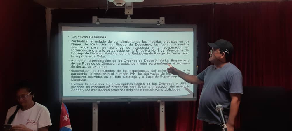 gensporcuba's tweet photo. Inicia ejercicio #Meteoro2023 en #GENSPOR.
El Esp de Defensa, Seguridad y Protección Ricardo Arias dirige la preparación para reducir riesgos de desastres ante ciclones y otros peligros naturales,tecnológicos y sanitarios .
"En prever està todo el arte de salvar".
#GensporPorCuba https://t.co/q5tJEKaIxf