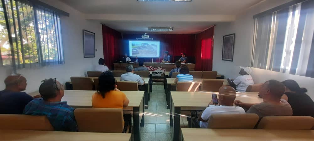 gensporcuba's tweet photo. Inicia ejercicio #Meteoro2023 en #GENSPOR.
El Esp de Defensa, Seguridad y Protección Ricardo Arias dirige la preparación para reducir riesgos de desastres ante ciclones y otros peligros naturales,tecnológicos y sanitarios .
"En prever està todo el arte de salvar".
#GensporPorCuba https://t.co/q5tJEKaIxf