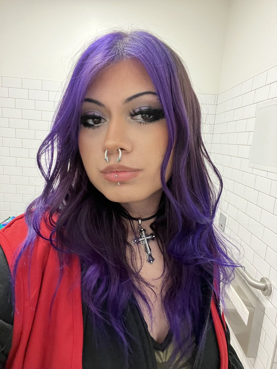 i’m always gonna hide in the bathroom at work when my bestie is on break 🙈