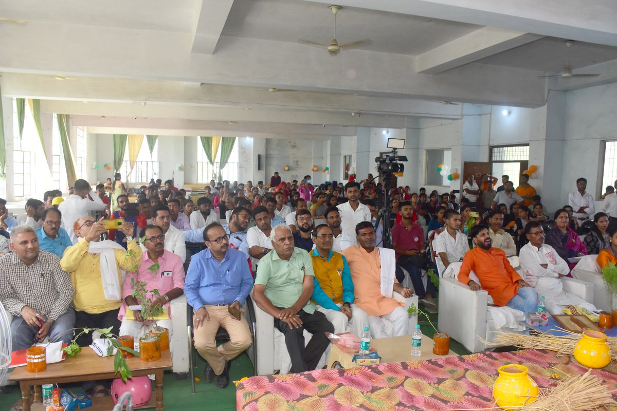 YuvaChapra's tweet photo. "YUVA UTSAV" innaugrated by Hon'ble MP Shri Janardan Singh Sigriwal along with other dignitaries. Stalls of various departments also displayed at the mega event.
@Nyksindia @YASMinistry @NITKM2021 @Saran_dm @ianuragthakur @NisithPramanik @RajivPratapRudy @SIGRIWALBJP @PIB_India https://t.co/VvTtOm28v0
