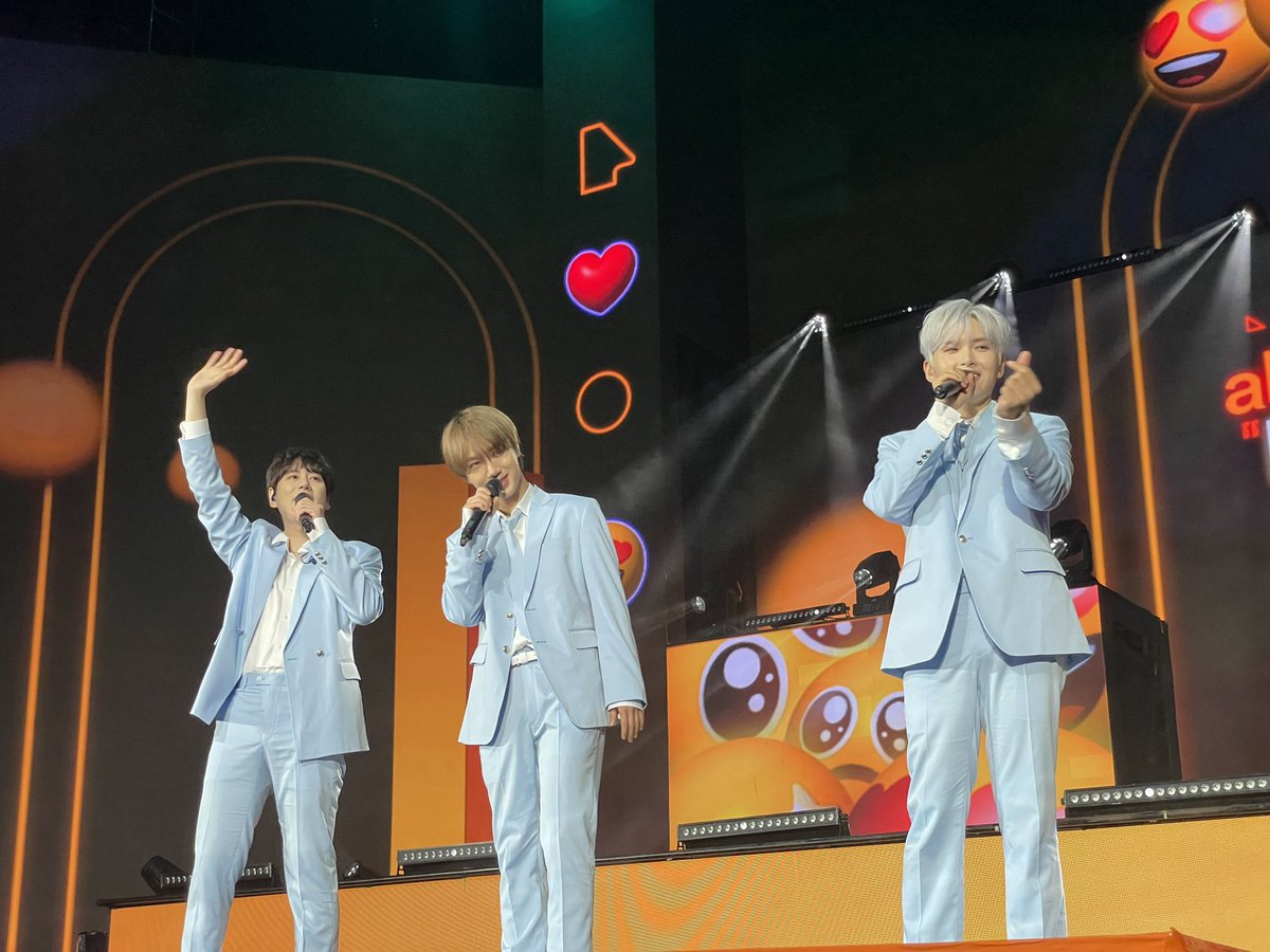 sunflow3rmin_'s tweet photo. a thread of super junior KRY performance on allobank festival

#SuperJuniorKRY #YESUNG #RYEOWOOK #KYUHYUN https://t.co/T0bXagdgWL