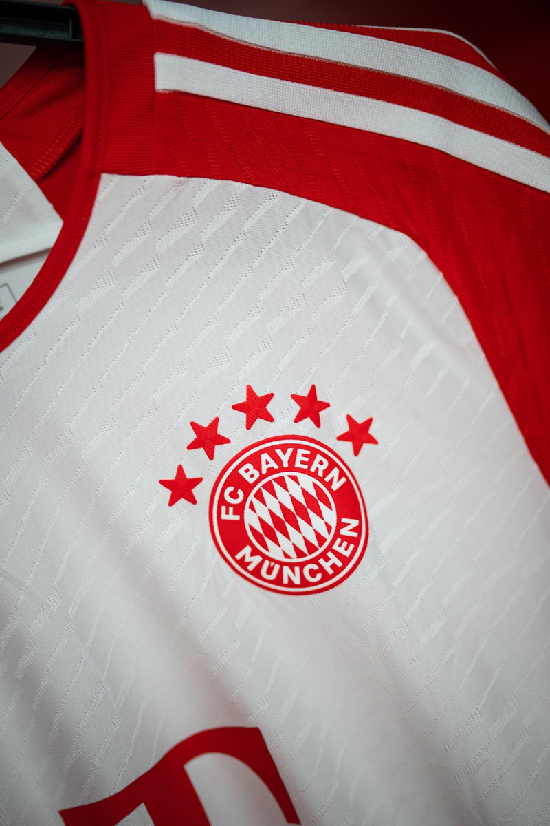 FCBayern's tweet photo. 🔴😍🔥😍⚪

➡️ Hier geht's zum neuen Heim-Trikot: https://t.co/NnoxWlG1lV https://t.co/qlmncZxJdm