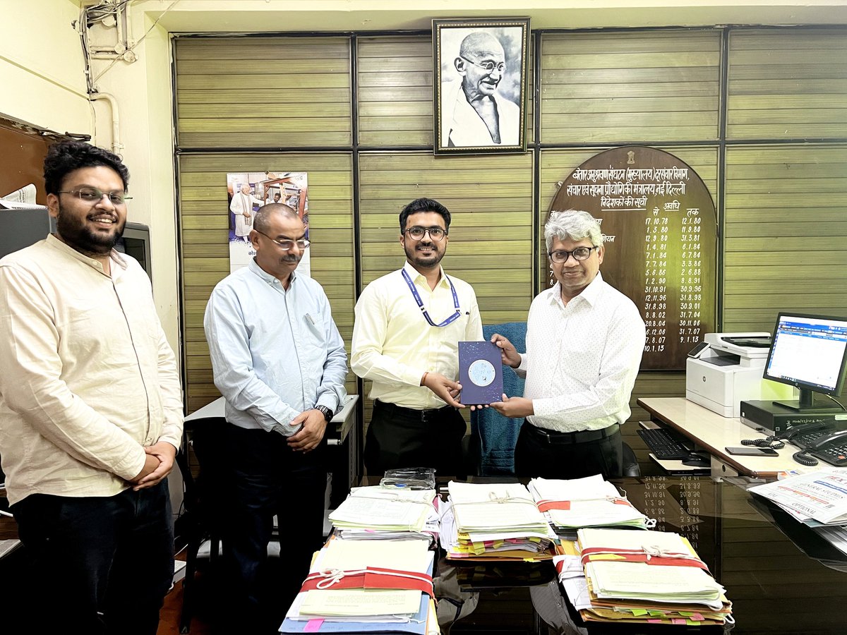 sid_irrs's tweet photo. At the release of Union Diary and Pen in the presence of Director(WMO) at Pushpa Bhawan, New Delhi.💐
@WpcWmoUnion @DoT_India https://t.co/tRqvgxALZD
