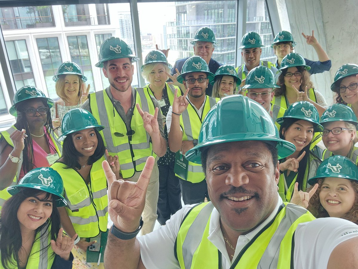 KevinBSneed's tweet photo. Truly enjoyed meeting the families and friends of our fantastic incoming @USFCOP students! We all snuck in a visit to the tip floors of our future home for next year! The views are amazing, and we all strengthened the #TCOP #Pharmily connections! The Future is ๐ bright! ๐๐งฌ๐ค https://t.co/fv7W0AaaME
