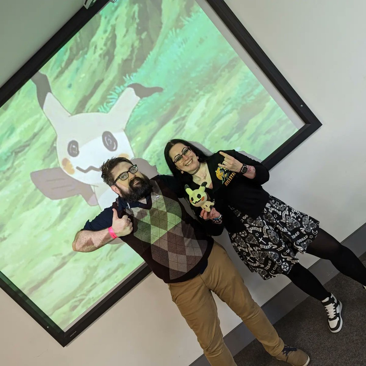 _Linguabear_'s tweet photo. Had a brilliant first day at @amikondublin with @SenseiSensibili!

We gave a "Horror in Pokémon" panel all about the spooky side of Pokémon!

The Poké-gang, especially Grimm the Gengar and Púca the Mimikyu had a brilliant time!!

Looking forward to my Japanese 101 panel tomorrow! https://t.co/FXX9EwiRcg