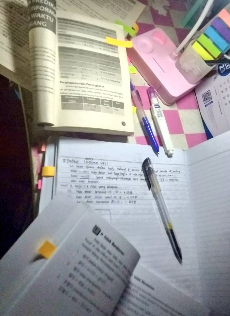 ak memutuskan untuk lanjut belajar bakor lagiii, skrg lanjut ke tata bahasanyaa SJHSJSJSJSJSKSJJSJSJ BARU BACA2 AJA AK SUDAH PUSINGGG