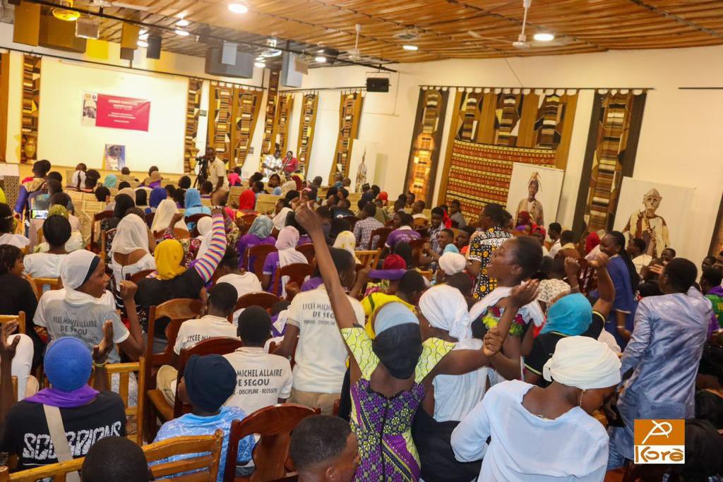 CCK || Journée d’hommage à Amadou Hampâté BA au Centre Culturel Kôrè, ce samedi 20 mai 2023. Au programme :
Concours de culture générale, d'orthographe, de lecture et de poésie. 1er prix : lycée Michel Allaire; 2ème : lycée Cheick Modibo Diarra et 3ème : lycée IQRA.