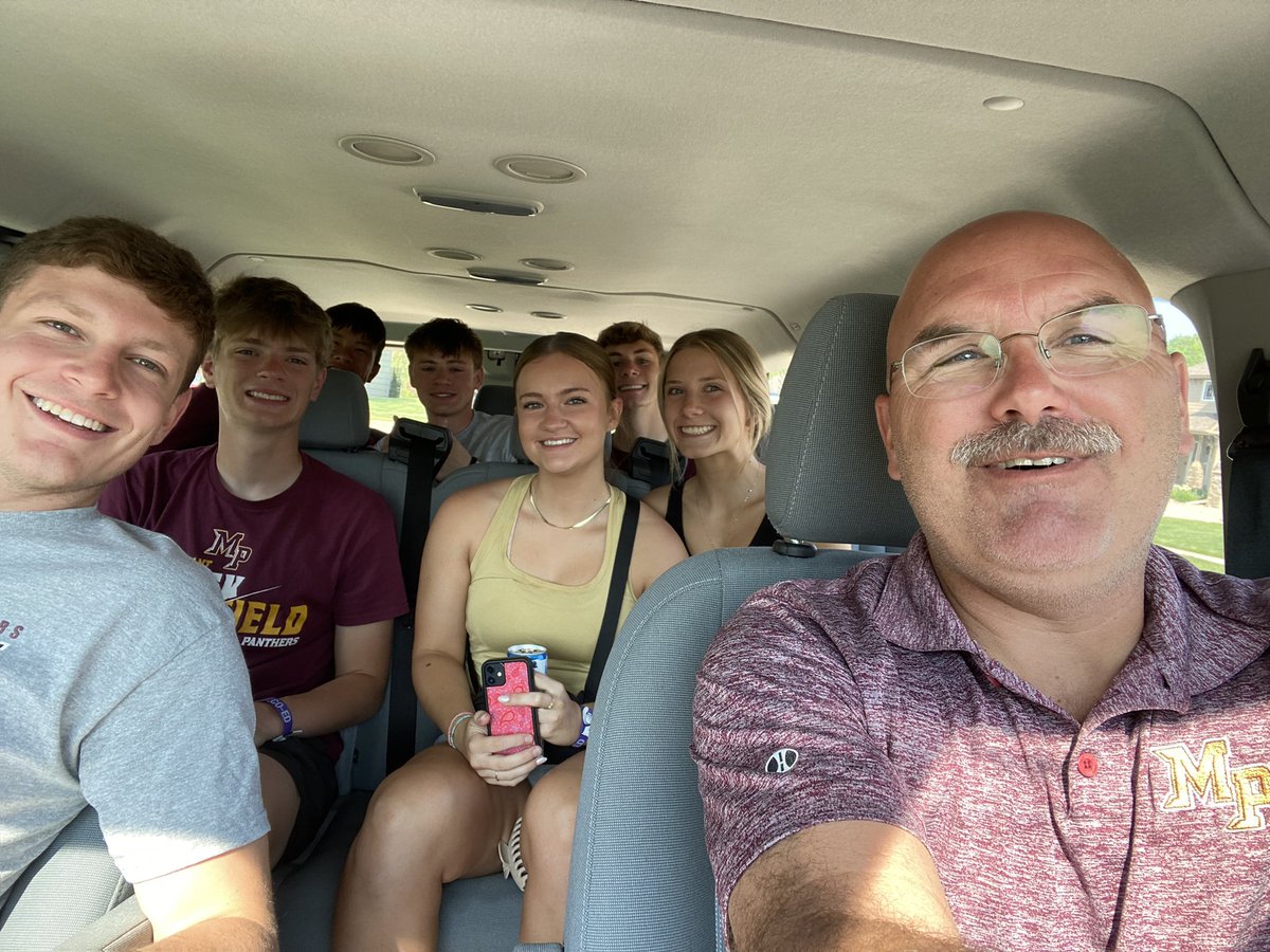 MPCHS_Girls_TF's tweet photo. Annual state meet garage sale trip! #newbies💕 moms and wives will be thrilled! https://t.co/sNFsxyCHyH