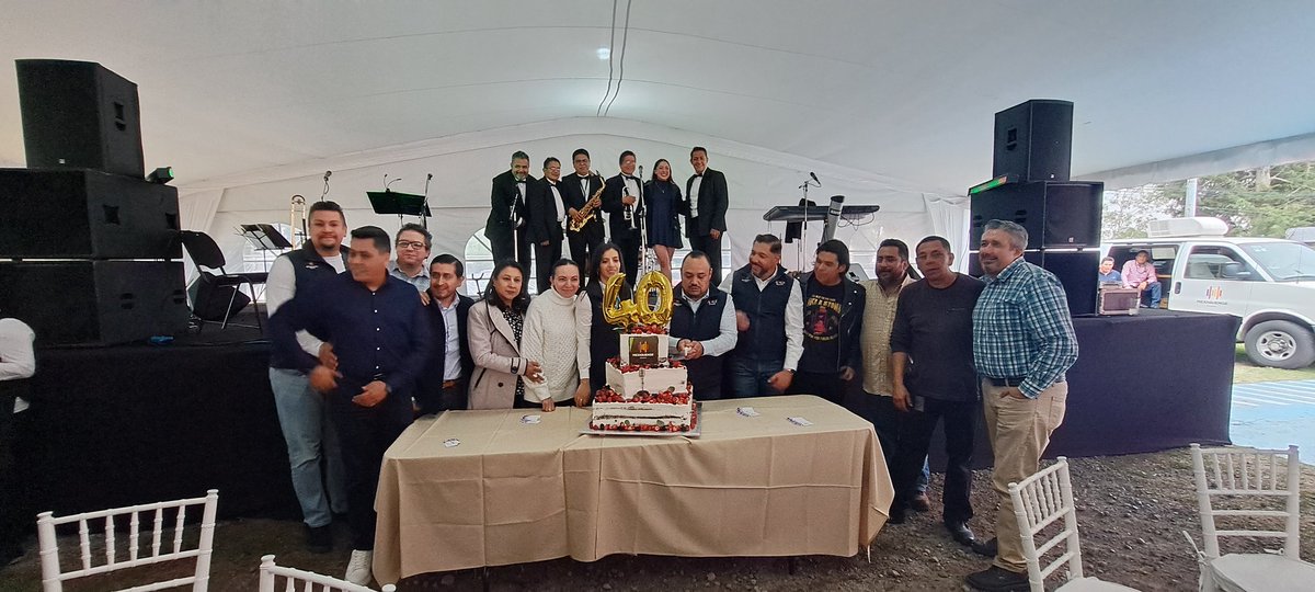 AraidBelen's tweet photo. Un orgullo ser parte de la historia de @MexiquenseR 
#40Aniversario 🎙📻🥳🎂
#VamosPorMás 
#ConectaConLaRadio https://t.co/1c49FxWxxF