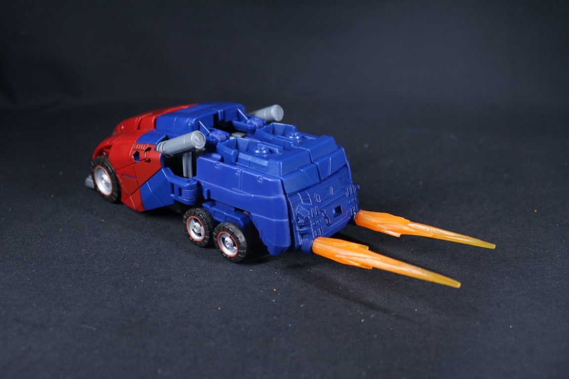 Here's the next set of addons for Gamer Edition WFC Optimus Prime in the form of gap fillers! The main rear filler fixes the large hole in the back of Prime's alt mode and covers up his exposed hands.

#3dprint files now up on #Patreon at patreon.com/posts/83139745