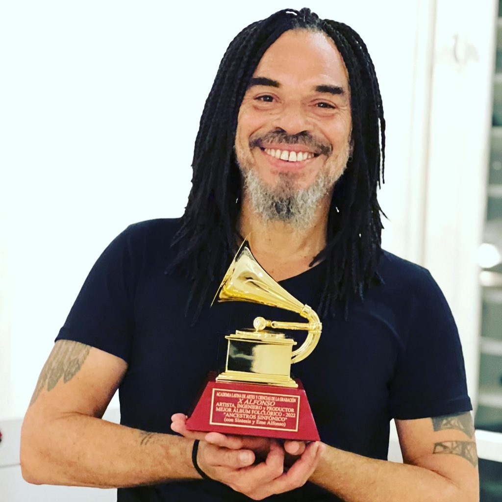 XAlfonsoOficial's tweet photo. ¡Muchas Gracias @LatinGRAMMYs !  Un honor ser parte de este selecto grupo de artistas! 
Todavía me cuesta a creerlo!! Gracias a todxs que me acompañan y contribuyeron en hacer este sueño realidad!
Y ahora lo que toca es seguir creando y muy pronto les traigo novedades!! 

 #music https://t.co/SocxRYJCqL