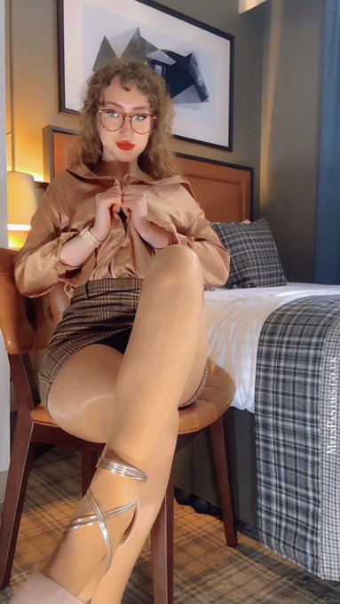 A little still shot from this morning&rsquo;s video 🤓 On my way to the last face-to-face tutorial of the year<a href="/tag/librarian"class="tags"><span>#librarian</span></a><a href="/tag/nylon"class="tags"><span>#nylon</span></a><a href="/tag/pantyhose"class="tags"><span>#pantyhose</span></a><a href="/tag/hosiery"class="tags"><span>#hosiery</span></a><a href="/tag/nylonf"class="tags"><span>#nylonf</span></a>