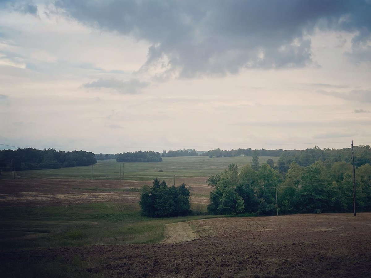 AGGranddaughter's tweet photo. After a productive week in the field between making ryegrass marshmallows and field work..

The rain last night and early this morning has put the weekend in the field for us on hold..

1.40 inches here at the farm.. #AgTwitter  #farming #farmlife #fieldprep #plantingseason https://t.co/urofxLqvmL