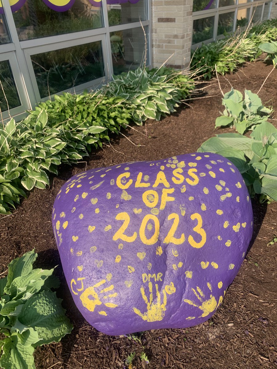 A new tradition has started! 'The Bulldog Boulder'⁦@BulldogLife_WHS⁩