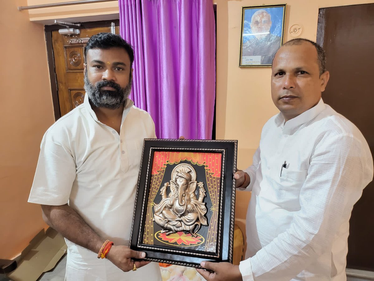 bjppiyushm's tweet photo. भाजपा एन.जी.ओ प्रकोष्ठ के क्षेत्रीय सह संयोजक @dr_rntiwari जी को जन्मदिवस की हार्दिक बधाई अनन्त शुभकामनाएं।
आप सदैव स्वस्थ प्रसन्न रहे यही बजरंगबली से कामना है। https://t.co/ouIXYSDZrW