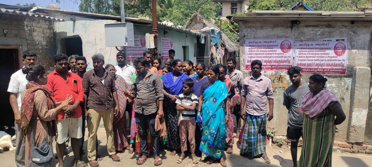 kavithazahir's tweet image. மீண்டும் சென்னை உழைப்பாளி மக்களை சென்னையை விட்டு வெளியேற்ற ஏற்பாடு. 

வாலாஜா சாலை பக்கிங்காம் கால்வாய் கரையோரம் வசிக்கும் மக்களை அப்புறபடுத்தும் பணியில் அரசாங்கம்.  மக்களோடு மார்க்சிஸ்ட் கம்யூனிஸ்ட் கட்சி தோழர்கள். 

#ChennaiEviction #BuckinghamCanal #PilotProject