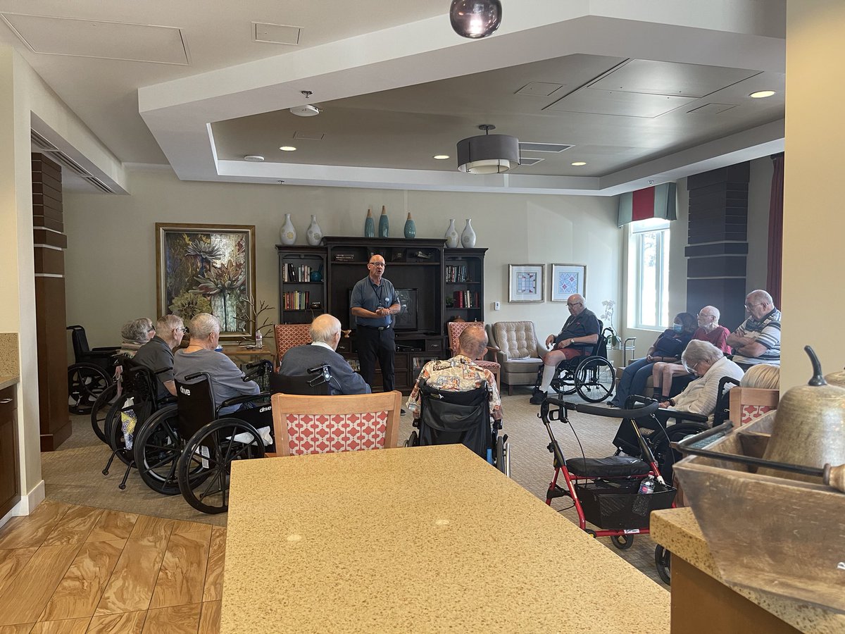 chrisdavisyyc's tweet image. Joined the seniors at Amica Britannia yesterday, great conversations about the direction of our province and our successes.

I was honoured to meet Calgary-Elbow’s first ever MLA David J. Russell, elected as one of the original 6 PCs in 1967 with Peter Lougheed! #TeamUCP #ableg