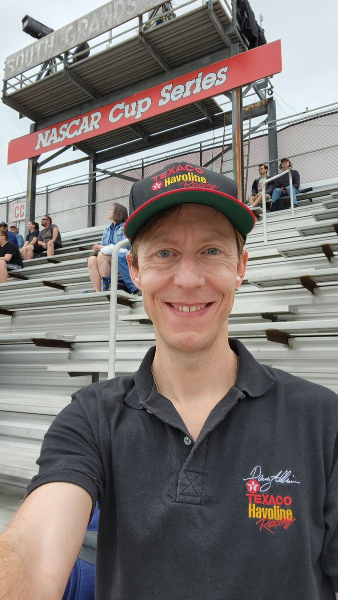 30 years later, what's old is new again. Glad to rep my gear I had as a kid for Davey Allison, @ErnieIrvan and Robert Yates Racing (@LarryMac28) at @NWBSpeedway as it returns! #NASCAR75 #robertyatesracing #daveyallison