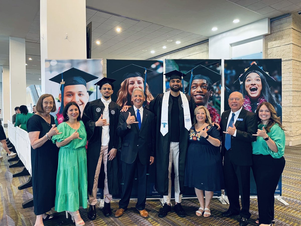 denesesita7's tweet photo. They are ready! TAMUCC-Spring Commencements 2023. Congratulations to all of our Islander graduates!!🤙🏼💚💙#IslanderAlumni #IslanderForever https://t.co/JERtVQvbfj