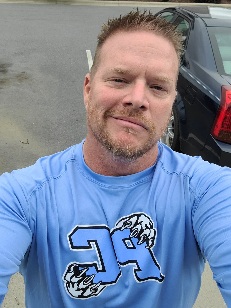 MrCoachTJ's tweet photo. In the Queen City area dropping off a washer & dryer to Carisa and putting this area on NOTICE that @PCHScatamounts football is on the hunt!!! #pcyouknow #catamountfootball #pcfootball https://t.co/6BjNs0Juuu
