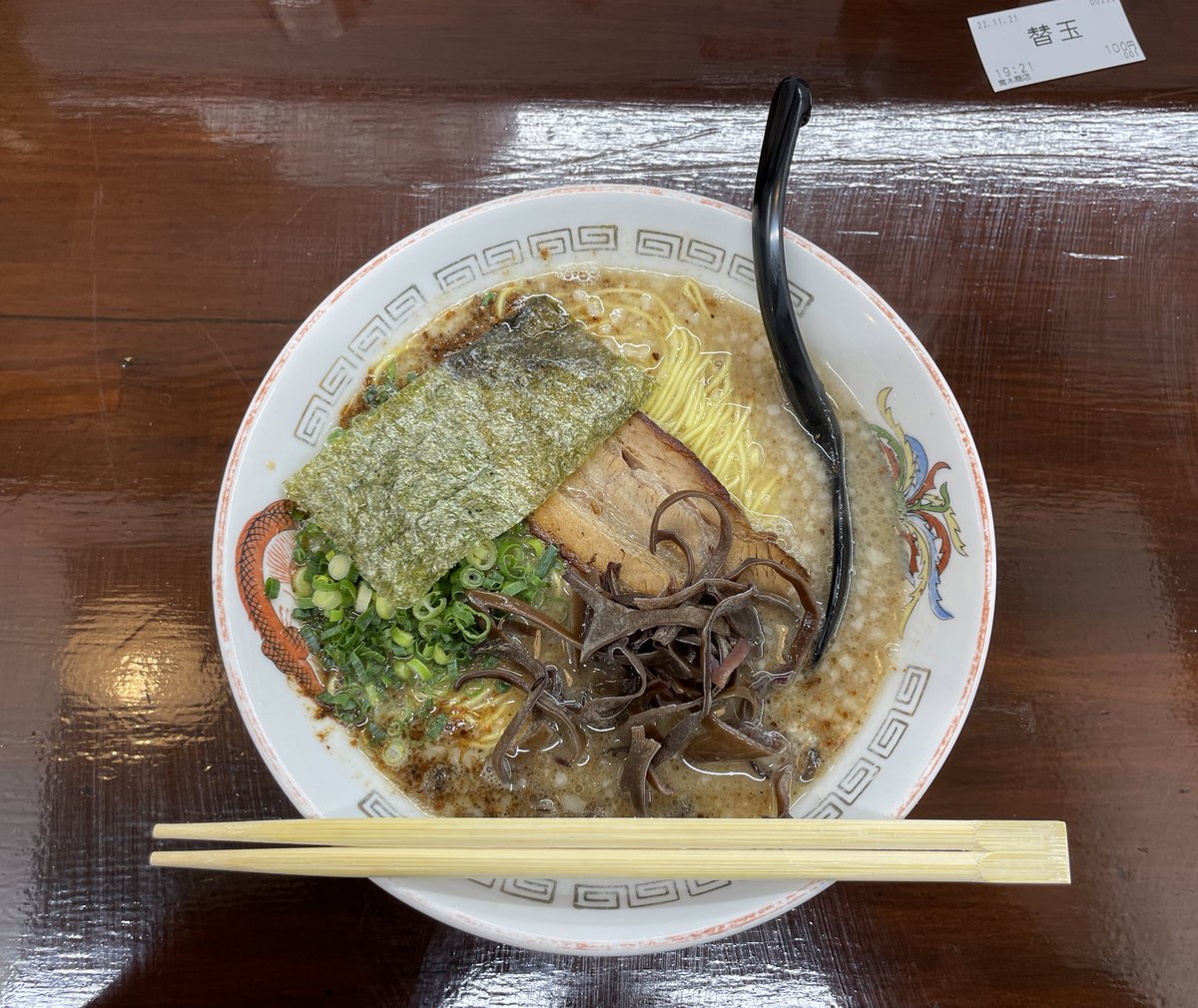 写真は今日のではないけど安定に美味いラーメン屋"南木商店"
バリカタ大盛りにして一気に啜るのが美味い🤤
好きなカスタムはレンゲの上でミニラーメンを作って、ちょろっとラー油を垂らすと香りが爆増して食欲をそそる

是非ともご賞味あれ！！！

店舗情報:<a href="/tudanumahonten/">南木商店</a>