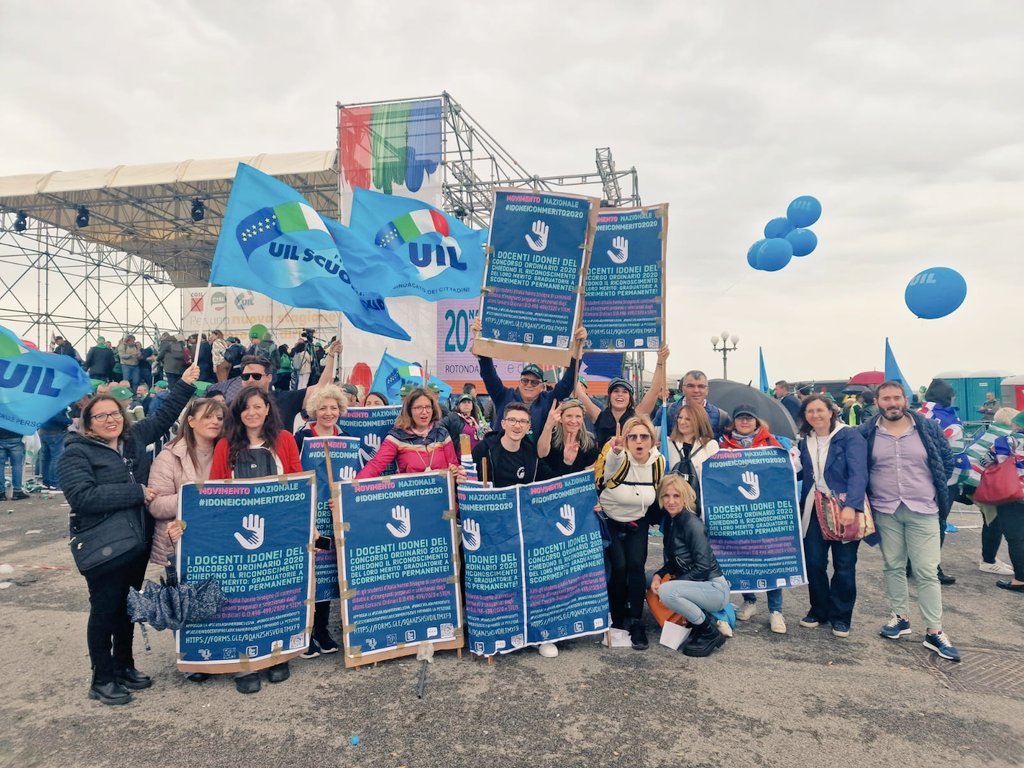 Nikol31205's tweet photo. Grazie mille agli Idonei2020
per gli enormi sacrifici che state affrontando pur di ottenere le #Gmadesaurimento 
Non possiamo permettere che i nostri sacrifici finiscano nel nulla!
#Docenti_Idonei
#DocentiPronti a Settembre!!
@G_Valditara #LaScuola
Aspetta gli Idonei2020! https://t.co/RAB3M75Kef