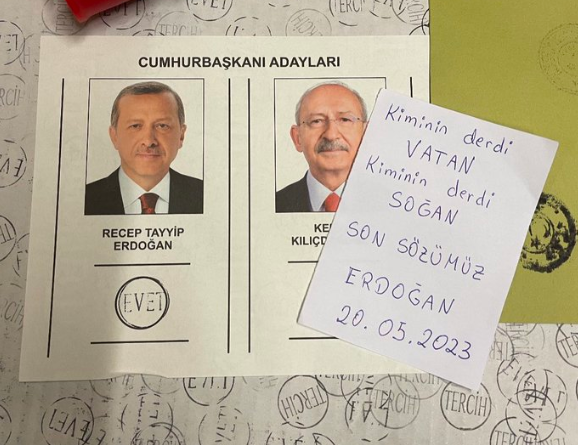 O zaman dönsene vatanına dalyrk

Ama dönmezsin, euro ile Türkiye'de tatil yapmak çok keyifli değil mi ?
