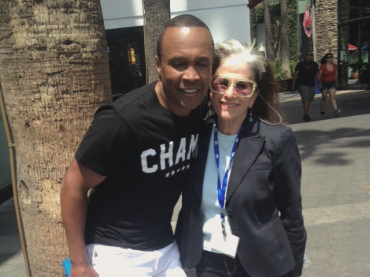 susanroane's tweet photo. @SugarRayLeonard, was #approachable, charming and one of the nicest “celebrities”! Saw him at #UniversalStudies when I was in LA to give a presentation. He exemplified kindness! https://t.co/X2Z8SRCShp