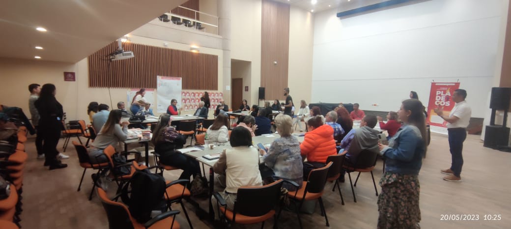 #Avanzamos en la construcción de los #Pladecos con las comunidades de las comunas #Palogrande y #EcoturísticoCerroDeOro. La ciudad la construimos entre #Todos. #ParticipaciónCiudadana. <a href="/udecaldas/">Universidad Caldas</a> <a href="/CiudadManizales/">Alcaldía de Manizales</a>