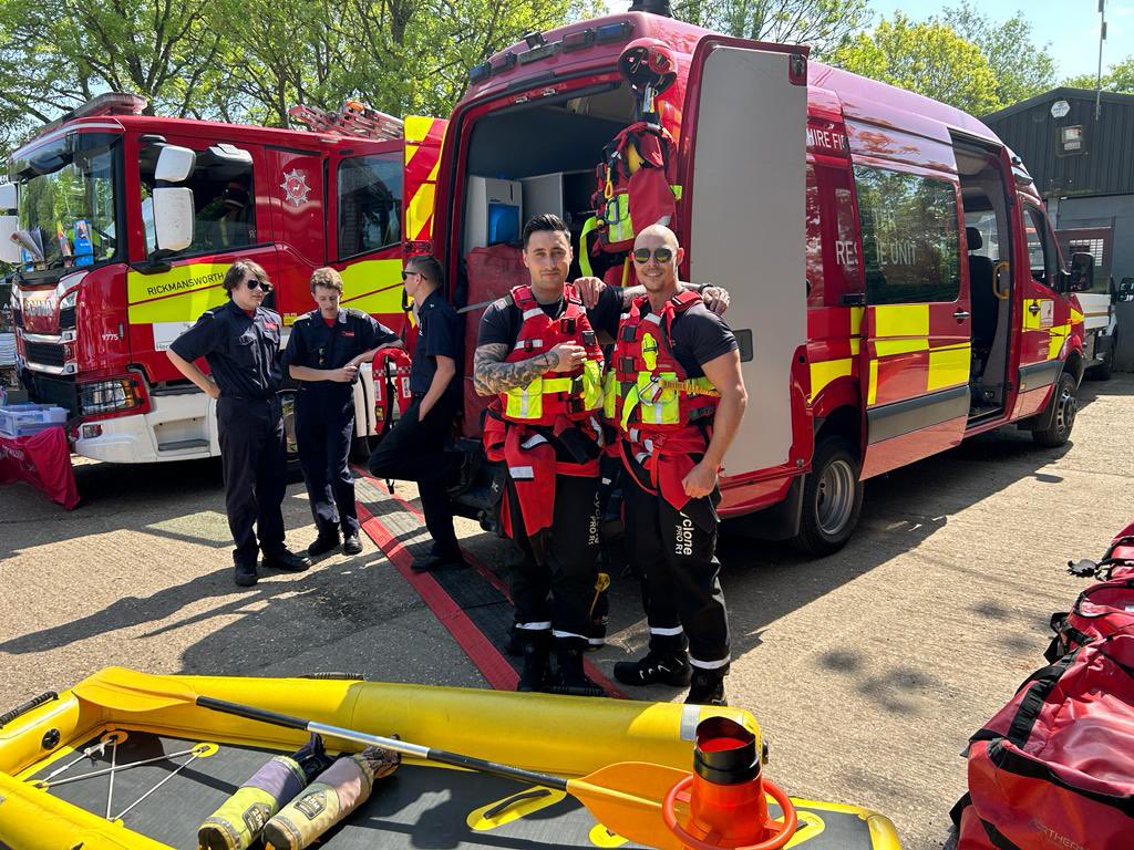 Hatfield_FS's tweet photo. Attended a great event today. The Rickmansworth Festival which is to celebrate canals, community and the environment. We attended with the Water Rescue Unit. Great event with lots of education on water safety delivered. Massive shoutout to @hertsboatrescue 🤍 https://t.co/kPDCUsFsSe