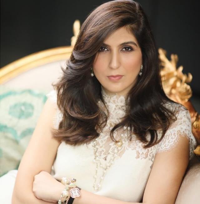 nighatkhan_m's tweet photo. خدیجہ شاہ امیر خاتون ہیں یہ جنرل آصف نواز جنجوعہ کی نواسی اور سلمان شاہ کی بیٹی ہیں 
محترمہ کورکمانڈر ہاؤس لاہور پر حملہ میں فرنٹ لائن پر تھیں 

کیوں نہ ان کی جائیداد بیچ کر نقصان پورا کیا جائے اور ایک نئی مثال قائم کی جائے تاکہ آئندہ اس قسم کےلوگ احتیاط کریں https://t.co/kFGg3Po1hM