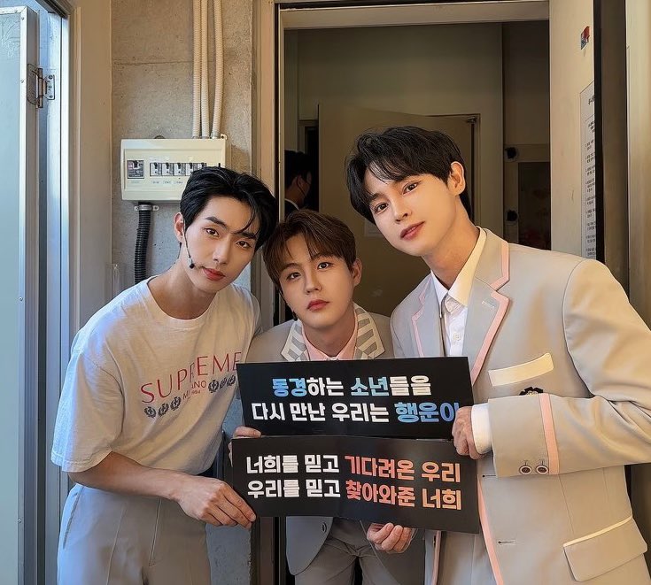 jay940331's tweet photo. 업로드 늦었지만 고맙고. 보고싶었고
봐서 행복했어요. I love you 🖤 https://t.co/KwYkNJ4o8C