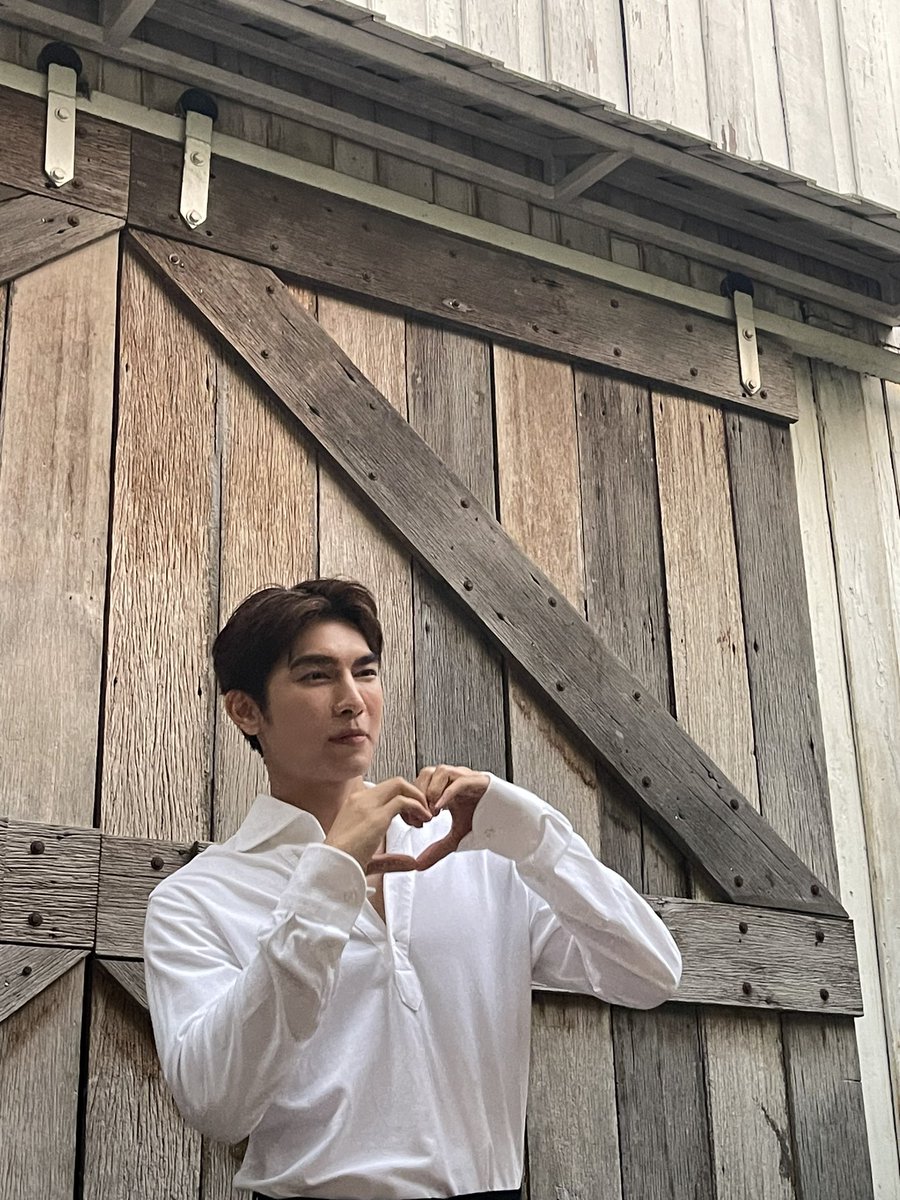 Sandy_Tr91's tweet photo. I cant get out of all his photos #MewSuppasit 
#Mewlions https://t.co/WOB80rnDq4