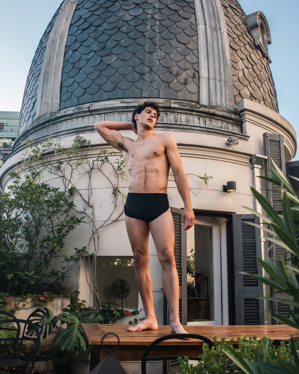 Around the house with Quimey from Buenos Aires 🇦🇷. Tags on Insta. Photography by me. 4/5