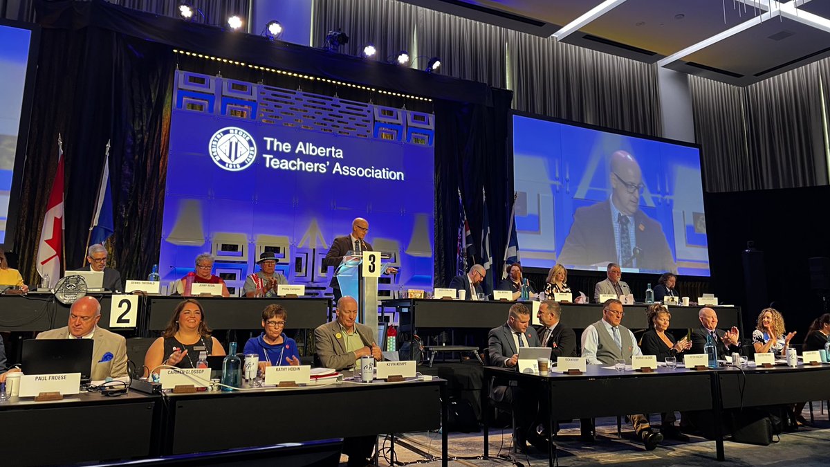karenosstf's tweet photo. Across the country, we all need to #standforeducation
Best wishes for the @albertateachers and their #ara2023
@osstf #osstf stands with you
#protectpubliceducation
‘The way forward is together’ 👊🏼💪🏼👏🏼
https://t.co/t3Hy2vBvX7
#onted https://t.co/YYxmcVb8qE