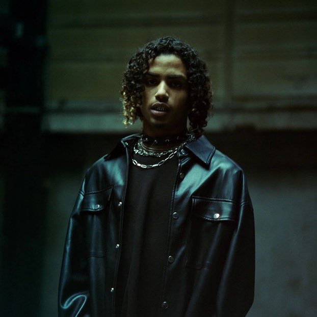 cacaniette's tweet photo. J’annonce Mustafar album de 2023. Et j’ai pas peur de le dire Luv Resval broie 50 % du rap fr que ça vous plaise ou non. https://t.co/7TlIirXPyo
