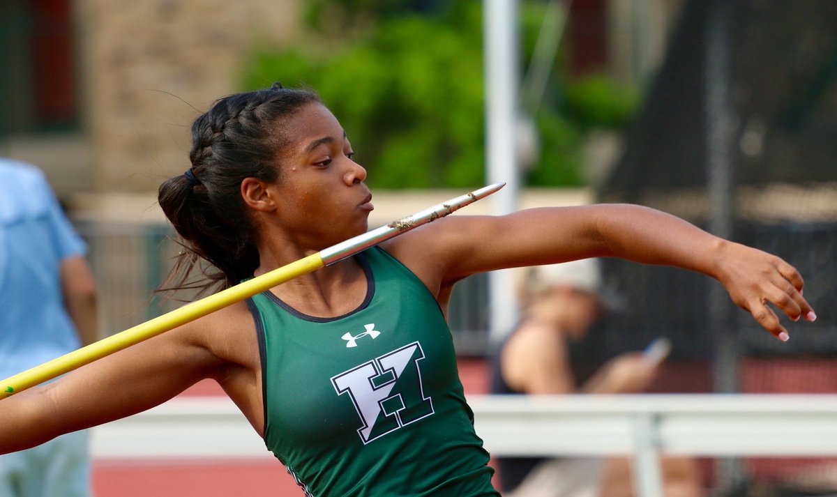 HockadayATH's tweet photo. 🌼SCHOOL RECORD!!🌼
Alyssa Anderson ‘24 breaks her own school record on her first throw in the javelin competition. Congrats on joining the century club, 100’3! #GoDaisies #HVTF #ProtectTheMeadow https://t.co/RsDvpwDwrP