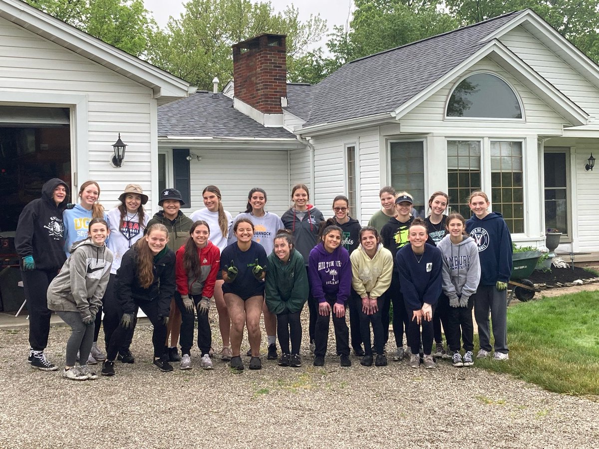 NORDONIASBALL's tweet photo. Another great day mulching!! Thank you to the girls and parents that came and helped out 🫶🏼 until next year! https://t.co/6hQVuhXeSq