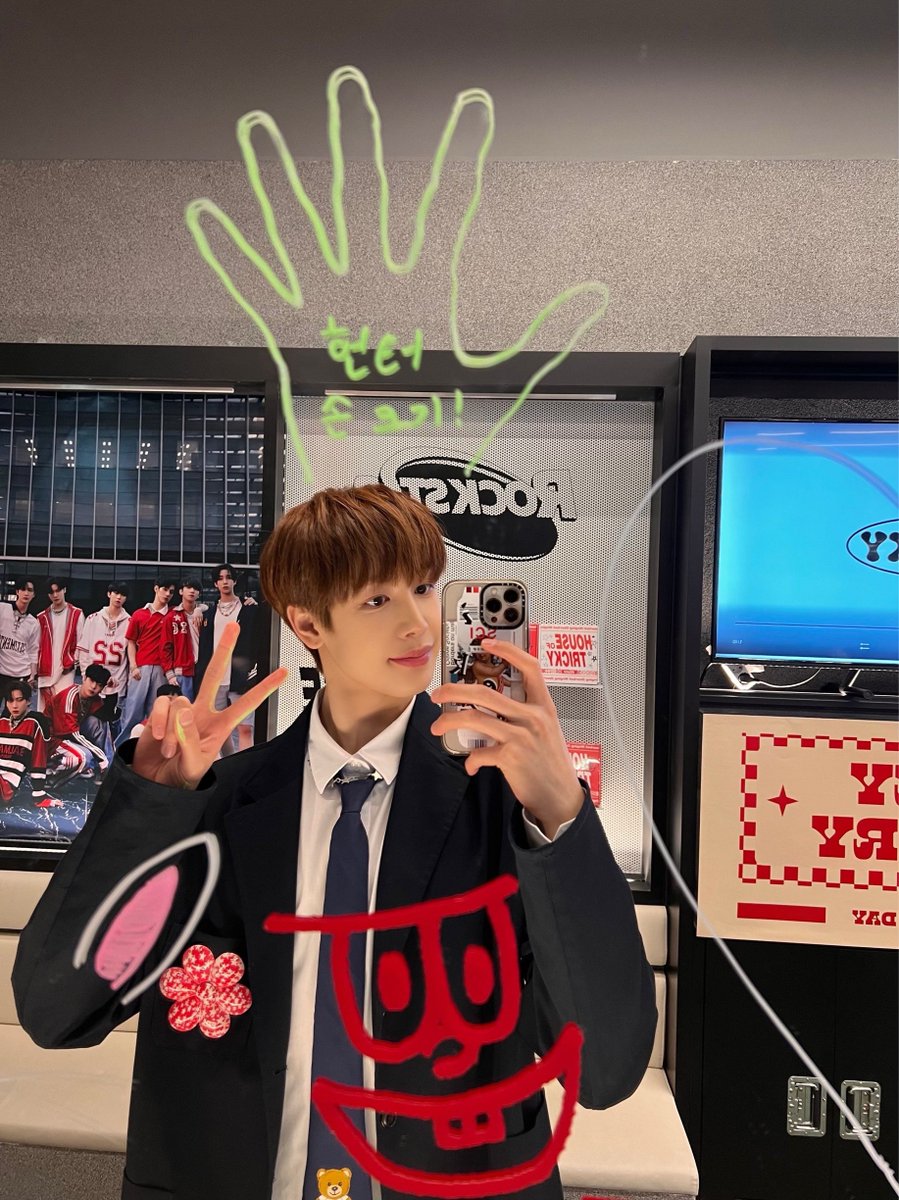 05PPUNG's tweet image. ᅟ
ᅟᅟᅟᅟ ᅟ ᅟ ปภังกร เลิศเกียรติดำรงค์
ᅟᅟᅟ ᅟ ᅟ ᅟ𝗜. 𝐏apungkorn 𝐋ertkiatdamrong.
ᅟᅟᅟ ᅟ ᅟ ᅟ𝗜𝗜.  18 𝒚ears.
ᅟᅟᅟ ᅟ ᅟ ᅟ𝗜𝗜𝗜. 𝐑p𝐁r.
ᅟᅟᅟ ᅟ ᅟ ᅟ𝗜𝗩. 𝐆ay ♡ 𝐌onogamic.