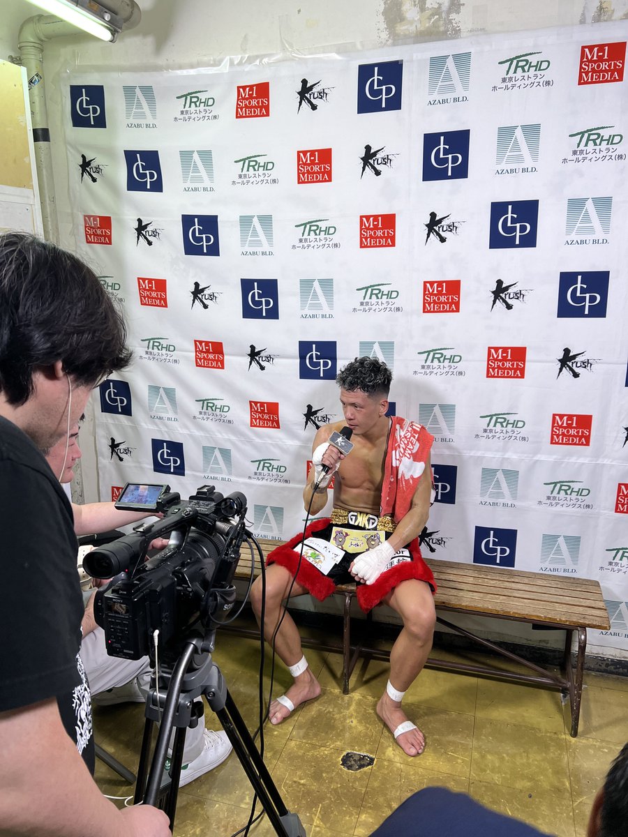 hiromi_wajima's tweet photo. やっぱりチームの勝利は嬉しい!
おじまっくす!さいこー✊
#今日のわじまっくす🙅♂️
#小島佑典
#小島と書いておじま
#krush149 https://t.co/OLS9G5kOO3