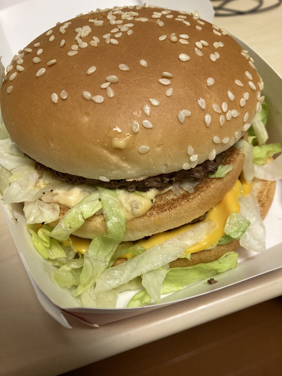 toshihuman's tweet photo. ピエール多機能LIVE無事終了!
楽しかったー。
後日詳細アップしますが、取り急ぎ次回のLIVEは6/17(土)鯖江のタビーズカフェさんです!
とりあえず今日はテイクアウトしたビッグマック食べて寝ます🍔
#ルナシーコピバン #ピエール多機能 #ビッグマック #BICMAC #寝る直前にビッグマック https://t.co/KunaaEspQv