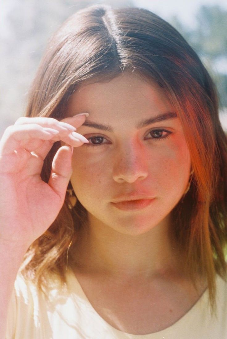 Royal_As_Queen's tweet photo. Selena Gomez natural beauty https://t.co/Wm0qTxBkyg