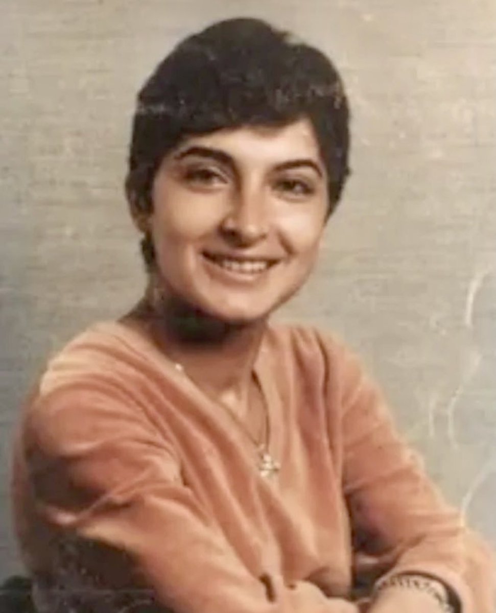 Heute fand in #Hamburg die Gedenkveranstaltung für die Dichterin und Schriftstellerin #SemraErtan statt, die sich am 24. Mai 1982 aus Protest gegen den zunehmenden #Rassismus öffentlich verbrannte und 2 Tage später an ihren Verletzungen erlag. 
Rest In Peace, Semra 🌹🌹🌹🌹🌹🌹