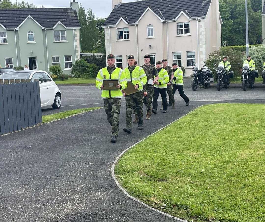 johnnywalker373's tweet photo. Seeing this today posted on F.B 
A massive well done to all in 2nd Cavalry Squadron. 
#respect #welldone 🇮🇪👏🇮🇪
#defenceforcesireland https://t.co/DnGCP234NK