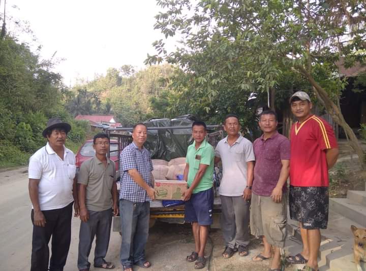 mizozeitgeist's tweet photo. Leaders of KOLASIB WEST BLOCK, MNF on May 20,2023 reached out to displaced people from Manipur who are taking shelter at #Meidum and #Pangbalkawn and delivered relief materials incl rice, dal&amp;oil donated by area MLA Pu.K.Lalrinliana to them. https://t.co/CGXSZq0umx