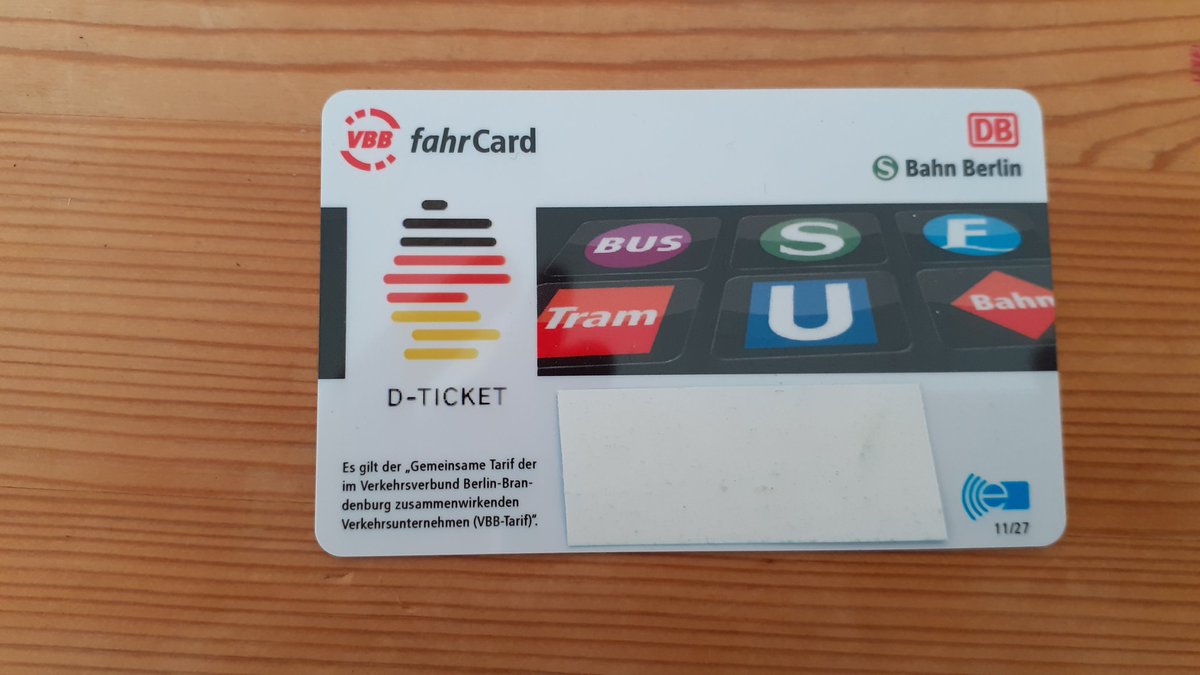 Geht doch! Bei der Berliner S-Bahn kriegt man ruck zuck ein Deutschlandticket mit Deutschlandlogo. Bei der BVG ja leider ohne Deutschlandlogo. Habe deshalb mein BVG-Abo gekündigt, auch ruck zuck.