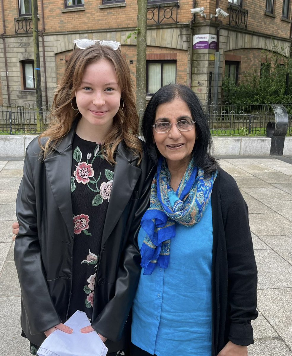 laurenbond_007's tweet photo. It was brilliant to speak at the @CivicInitNI #SayYesAgain event celebrating the people’s vote for the #GFA It was great to hear from a diverse range of activists about the incredible peace the #GoodFridayAgreement brought to Northern Ireland and the work still to be done! https://t.co/f4hRyHpqI1