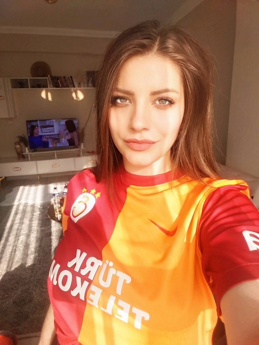 Selin Topcu tweet media